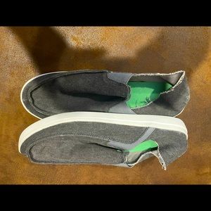 Sanuk shoe (good for beach)